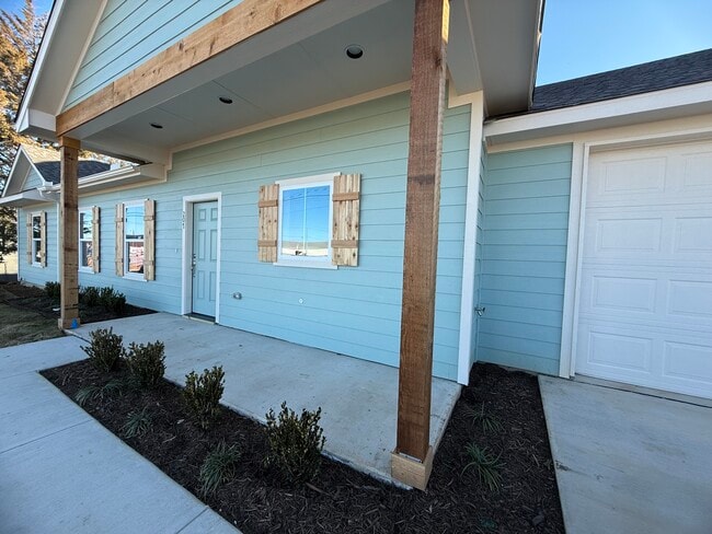 Photo - 207 Railroad Ave