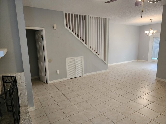 Building Photo - 11710 Southlake Dr Unit 6