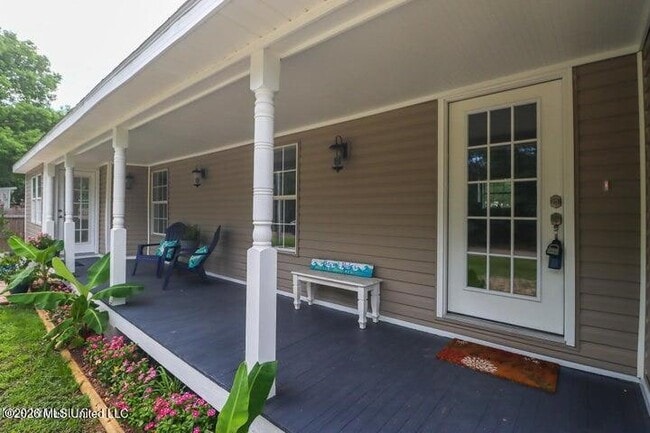 Photo - 912 Maple St