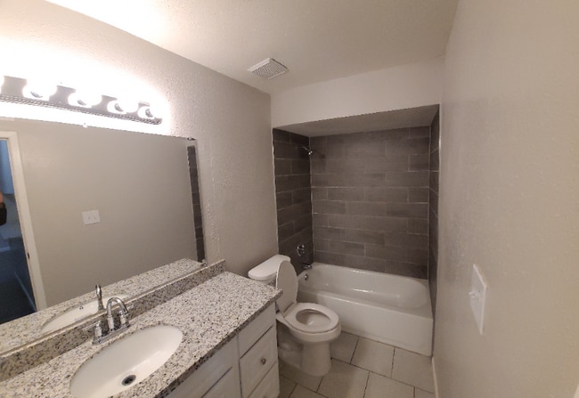 Photo - 730 Memorial Mews St