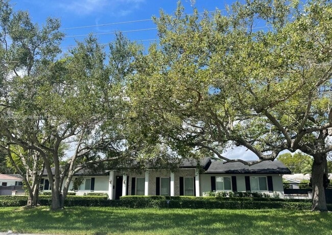 Building Photo - 16420 SW 80th Ave Rental