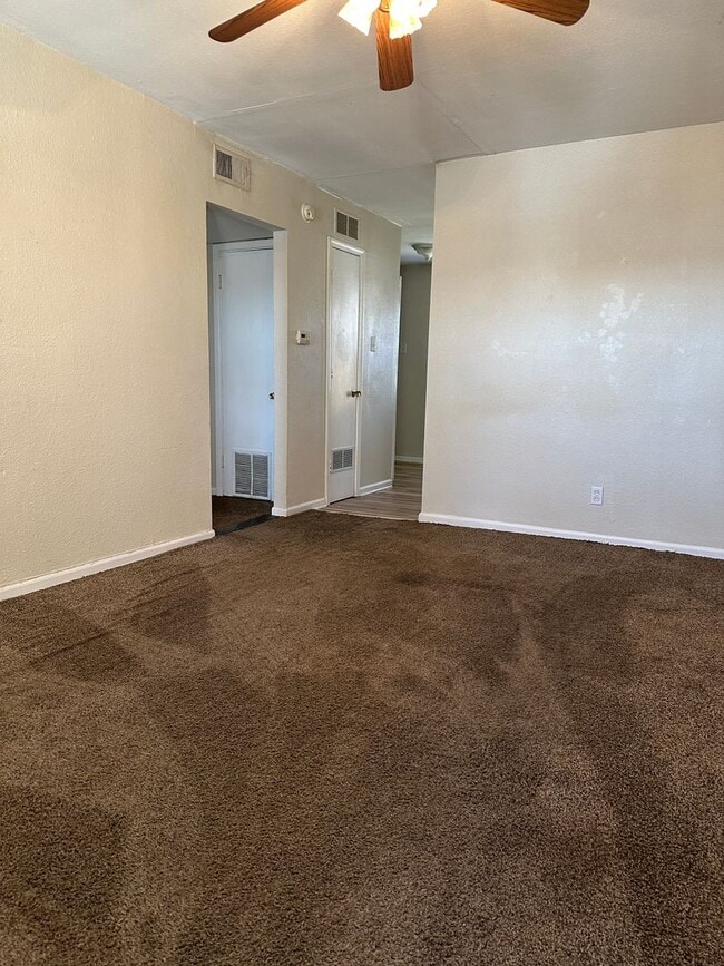 Building Photo - 3431 SW Brendan Ave Unit 1