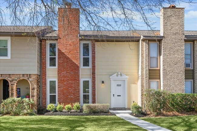 Building Photo - 1525 Bonanza Rd Unit 525