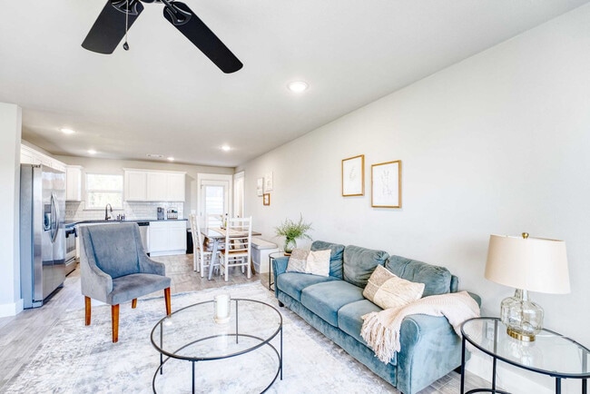 Building Photo - 214 NW L St Unit ID1363336P