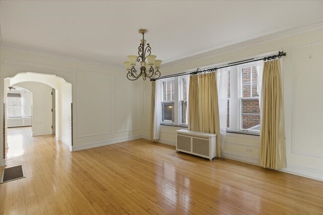 Photo - 7409 N Claremont Ave Unit 1