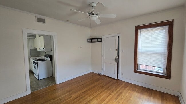 Photo - 4107 N Bernard St Unidad 3R