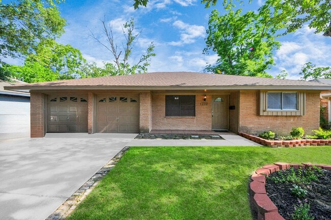Photo - 730 Columbia Ln