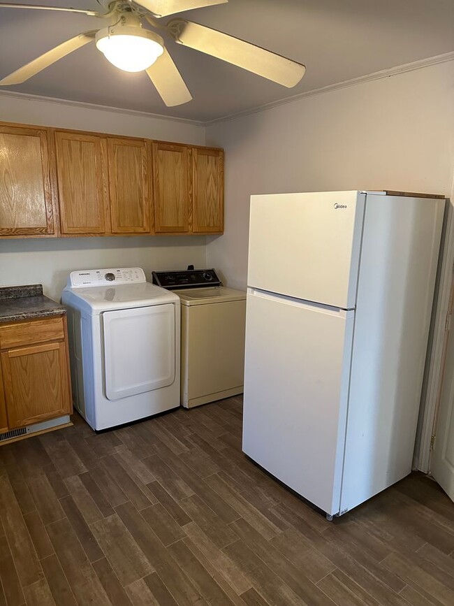 Photo - 511 W Grand Ave