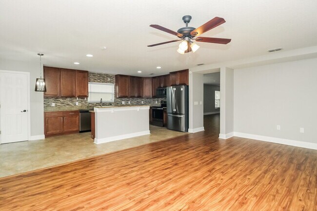 1920 Strathmore Cir