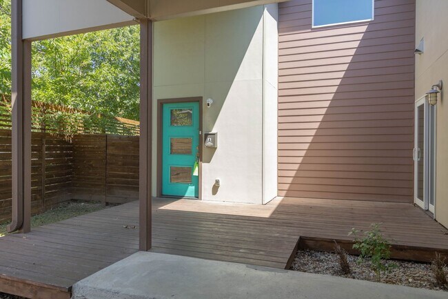 Photo - 1702 Forest Hill Dr