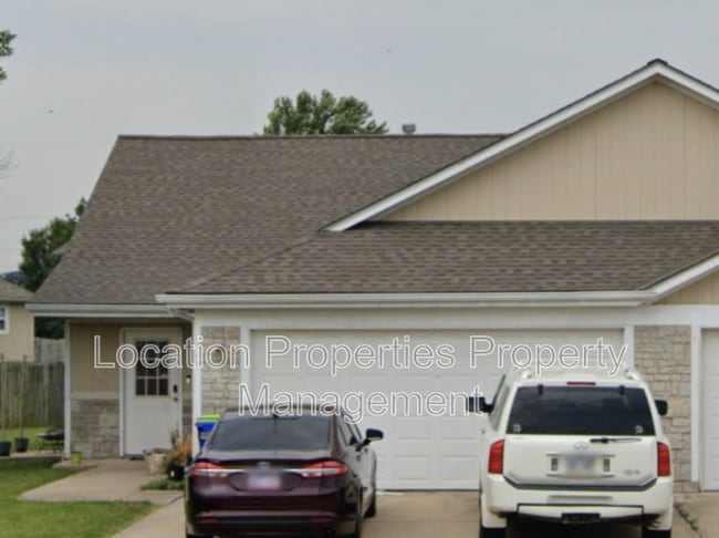 Building Photo - 318 Creekside Ct