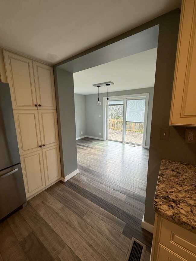 Photo - 40 W Quasset Rd