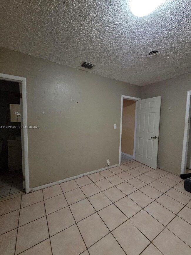 Photo - 12220 NE Miami Pl