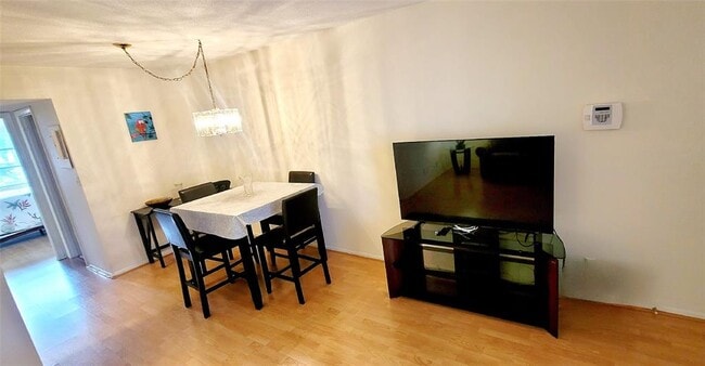 Building Photo - 2901 NW 47th Ter Unit 247B