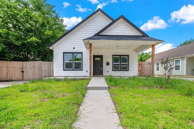 Photo - 924 E Hattie St