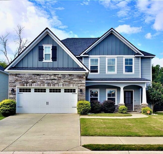 Building Photo - Centrally Located Home Sweet Home