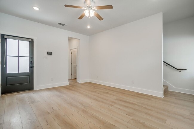 Photo - 2811 Forest Park Blvd Unidad 2026