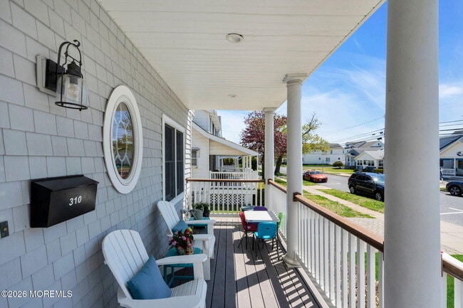 Photo - 310 18th Ave