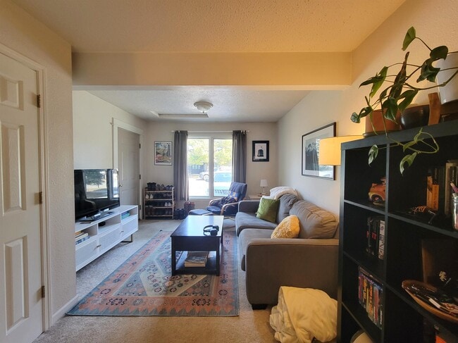 Photo - 128 Hoffman Dr