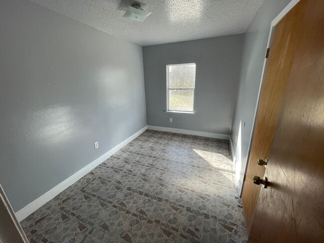 Photo - Special!! Low deposit!!