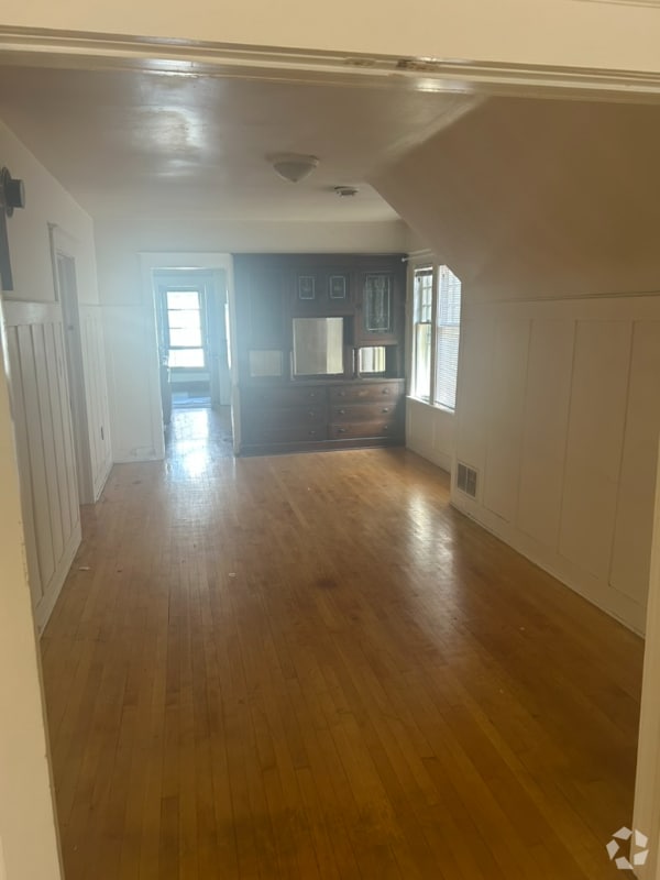 Building Photo - 1804 N Astor St Rental