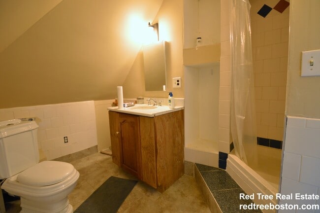 Photo - 305 Central St