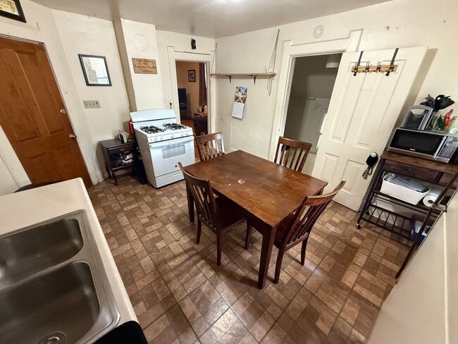 Photo - 2523-23B N Bremen St Unit Upper