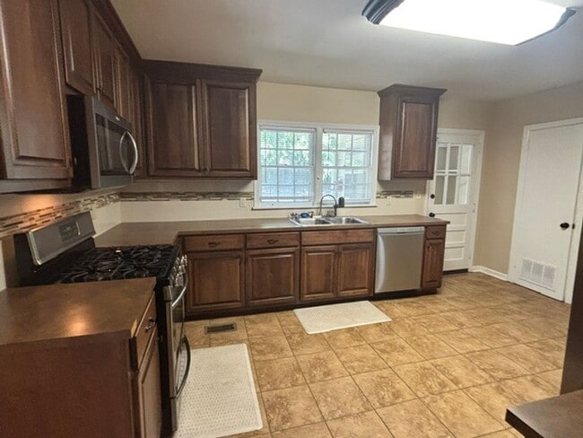 Photo - 1531 Iris Dr