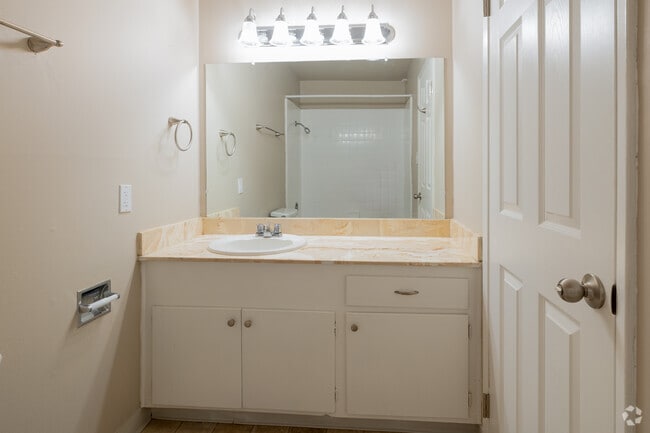 2BR, 1.25BA - 940SF - Bathroom