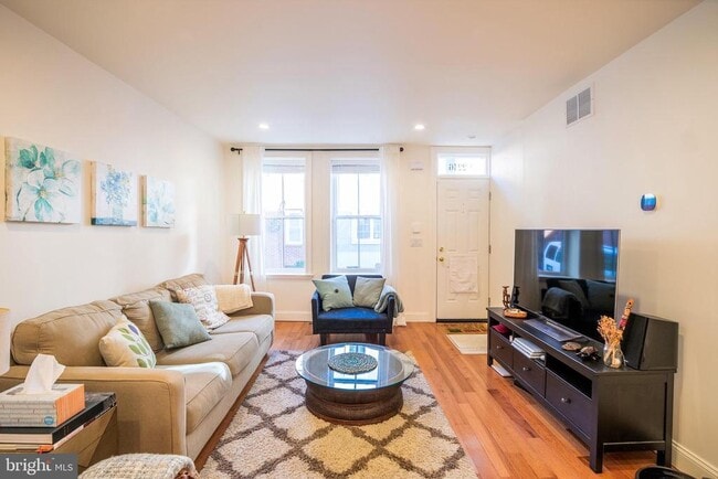 Photo - 2246 Sears St