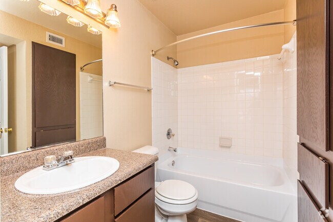 1BR, 1BA - 814SF "La Hacienda" Bathroom