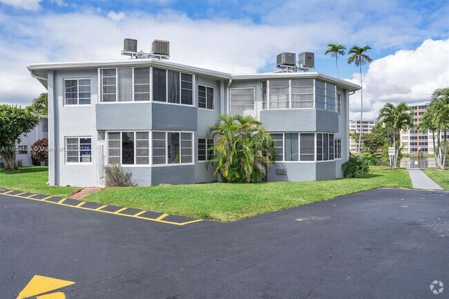 Building Photo - 1671 NE Miami Gardens Dr Unit 247 Rental