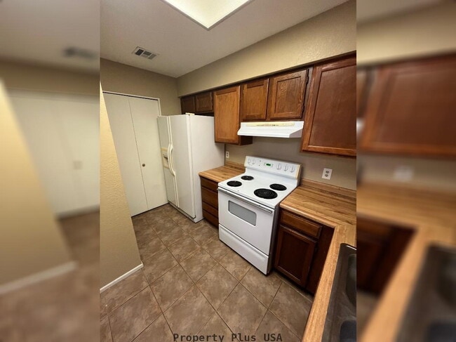 "Chic 2-Bedroom Retreat with 2.5 Baths in Prime Tempe Location – 1,072 Sq Ft of Modern Living!"