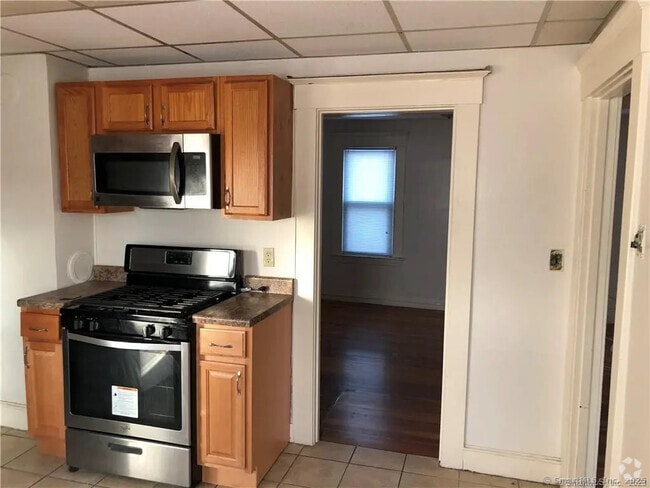 Building Photo - 69 Fairfield St Rental