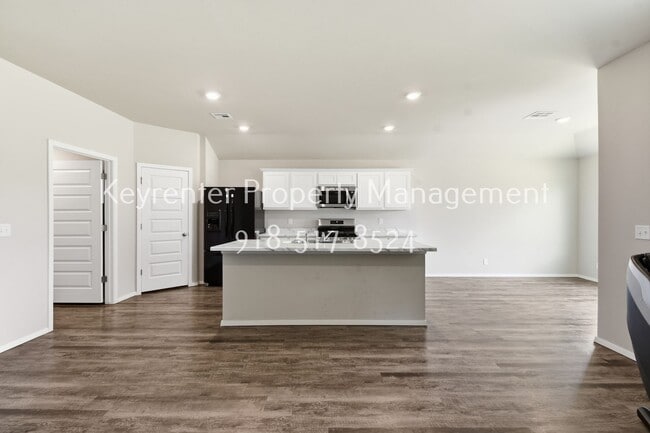 Photo - 7814 S 290th E Ave