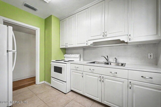 Photo - 4252 Pinewood Ave