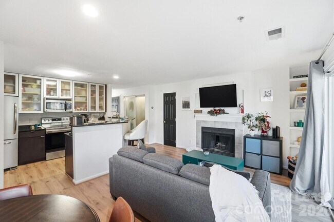 Photo - 525 N Graham St Unit 2F