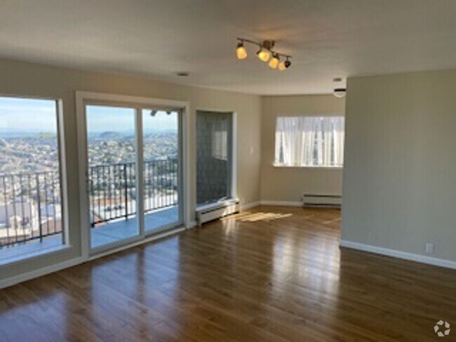 Building Photo - Beautiful Condo with views from Mt. Olympus! Unit 6