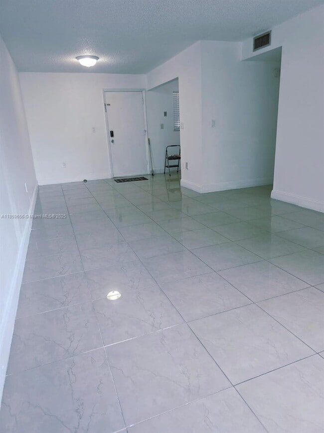 Building Photo - 365 NE 125th St Unit 315 Rental