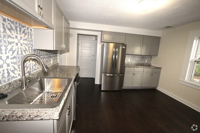 Building Photo - 24 Pleasant St Unit 2 Rental