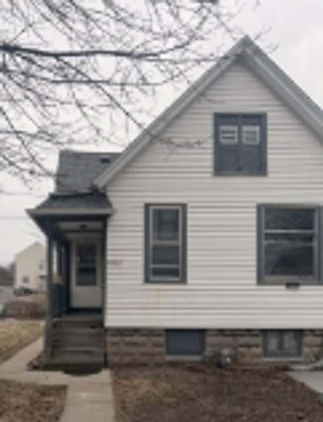 Building Photo - 2549 N Vel R. Phillips Ave Unit 2549A