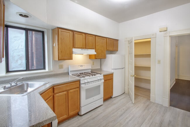 Building Photo - 405 Peebles St Rental