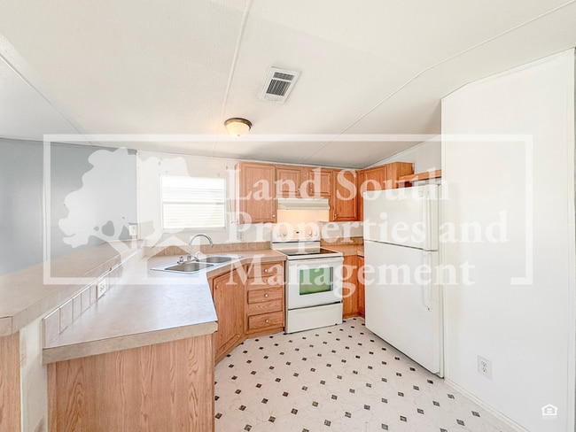 Photo - 425 Longfellow Blvd