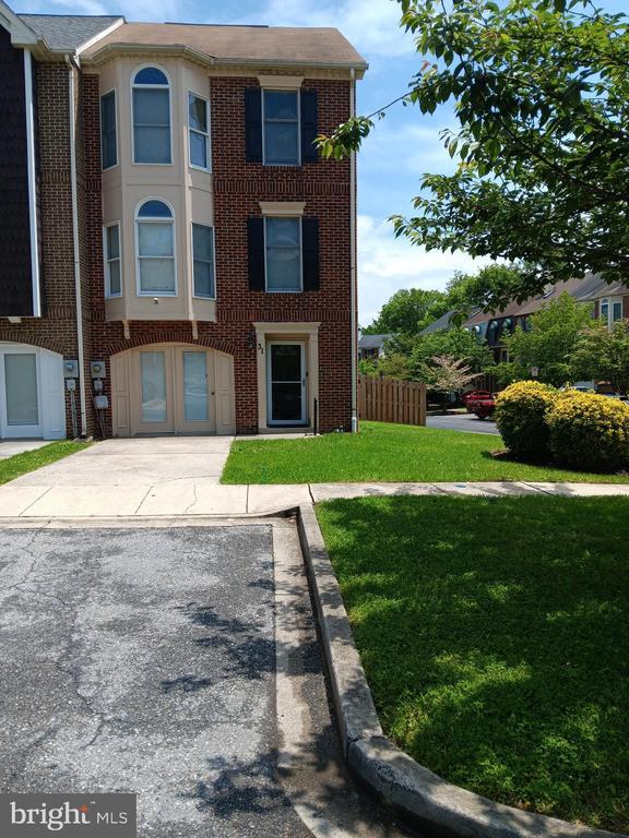 Photo - 31 Victoria Square Townhome
