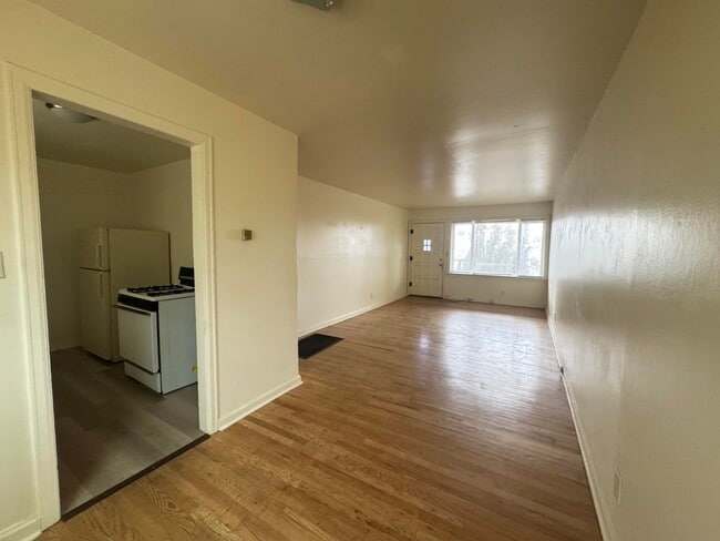 Photo - 1016 Wilmoore Dr SE