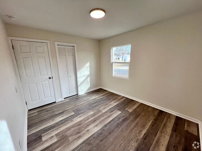 Building Photo - 1127 E Highland Ave Rental