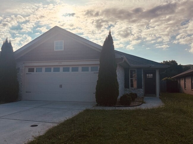 Building Photo - 135 BrookLawn Dr