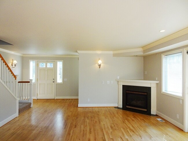 Photo - 657 W Emerson St