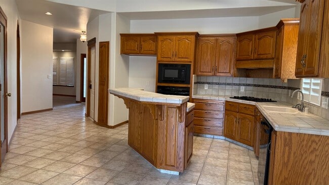 Photo - 521 Sherwood Ct