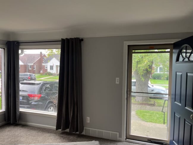 Photo - 1380 Riverbank St